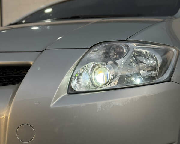 Серый Тойота Аурис, объемом двигателя 1.6 л и пробегом 95 тыс. км за 5500 $, фото 19 на Automoto.ua