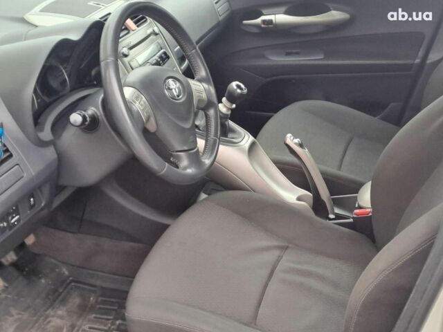 Серый Тойота Аурис, объемом двигателя 2.2 л и пробегом 216 тыс. км за 6690 $, фото 9 на Automoto.ua