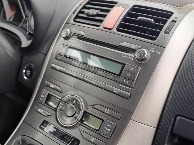 Сірий Тойота Ауріс, об'ємом двигуна 2.2 л та пробігом 216 тис. км за 6690 $, фото 10 на Automoto.ua