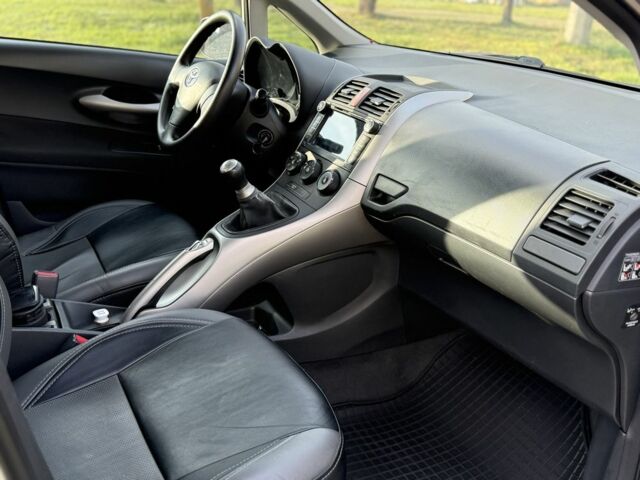 Серый Тойота Аурис, объемом двигателя 1.6 л и пробегом 265 тыс. км за 5800 $, фото 9 на Automoto.ua