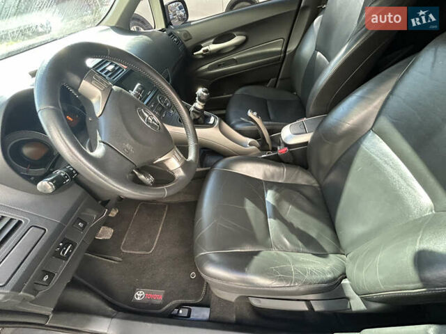 Тойота Аурис 2007 в Киеве на Automoto.ua Серый Тойота Аурис, объемом двигателя 2.2 л и пробегом 250 тыс. км за 7000 $, фото 22 на Automoto.ua