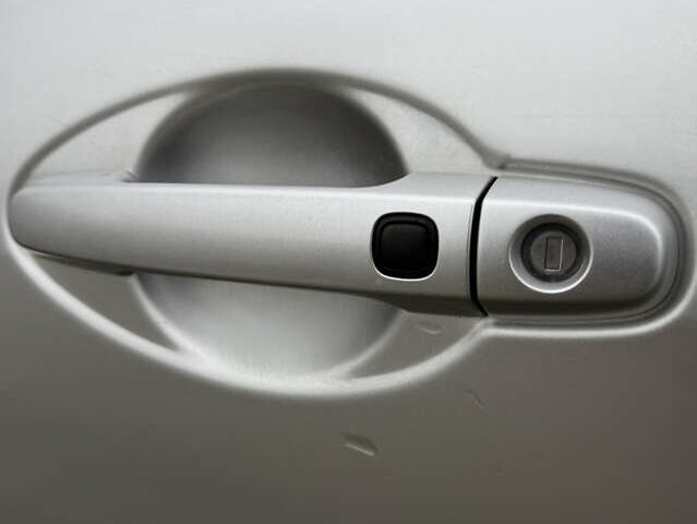 Сірий Тойота Ауріс, об'ємом двигуна 2 л та пробігом 219 тис. км за 6999 $, фото 9 на Automoto.ua