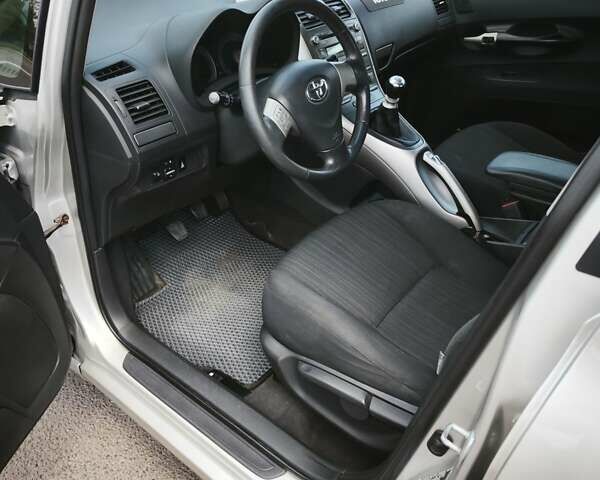Тойота Аурис 2007 в Кропивницком (Кировограде) на Automoto.ua Серый Тойота Аурис, объемом двигателя 2 л и пробегом 300 тыс. км за 5800 $, фото 9 на Automoto.ua