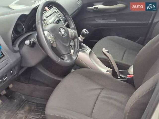 Серый Тойота Аурис, объемом двигателя 2.2 л и пробегом 216 тыс. км за 6690 $, фото 9 на Automoto.ua