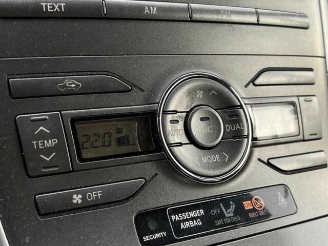 Сірий Тойота Ауріс, об'ємом двигуна 1.4 л та пробігом 264 тис. км за 6999 $, фото 12 на Automoto.ua