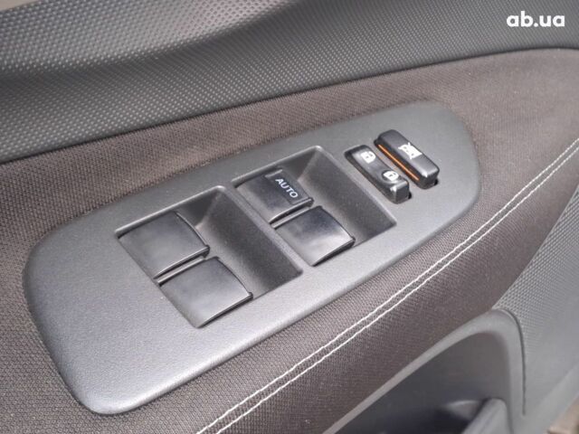 Серый Тойота Аурис, объемом двигателя 2.2 л и пробегом 216 тыс. км за 6690 $, фото 13 на Automoto.ua