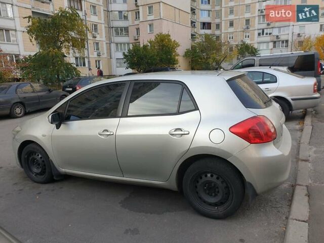 Серый Тойота Аурис, объемом двигателя 1.6 л и пробегом 314 тыс. км за 5500 $, фото 3 на Automoto.ua