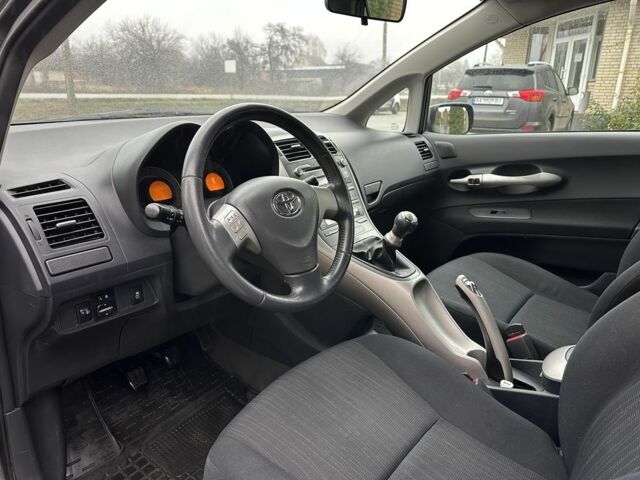 Серый Тойота Аурис, объемом двигателя 1.4 л и пробегом 200 тыс. км за 5700 $, фото 5 на Automoto.ua