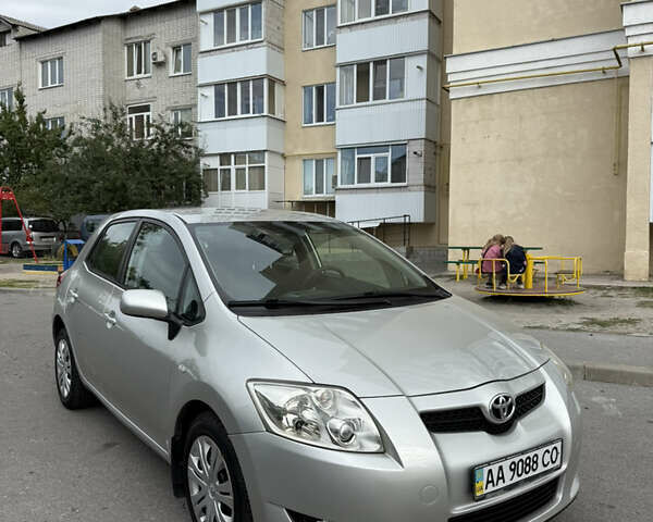 Серый Тойота Аурис, объемом двигателя 1.6 л и пробегом 184 тыс. км за 6500 $, фото 3 на Automoto.ua