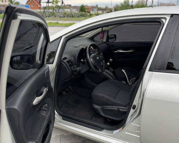 Сірий Тойота Ауріс, об'ємом двигуна 1.6 л та пробігом 91 тис. км за 6900 $, фото 1 на Automoto.ua