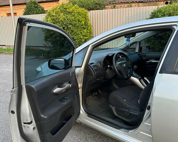 Сірий Тойота Ауріс, об'ємом двигуна 1.6 л та пробігом 244 тис. км за 6200 $, фото 8 на Automoto.ua