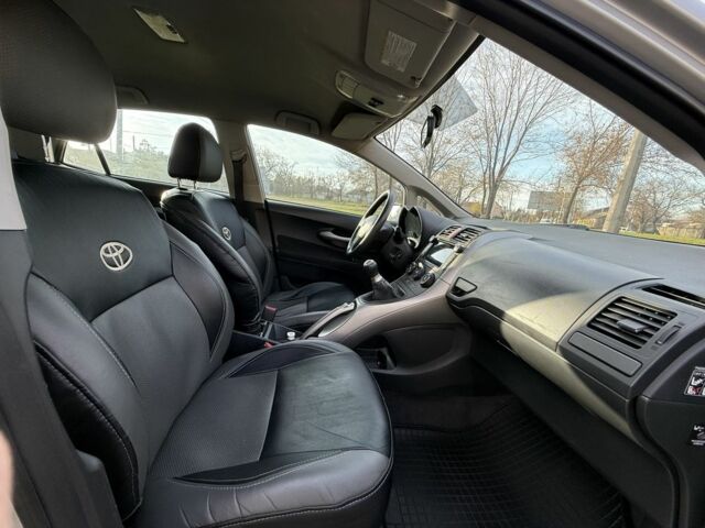 Серый Тойота Аурис, объемом двигателя 1.6 л и пробегом 265 тыс. км за 5800 $, фото 11 на Automoto.ua