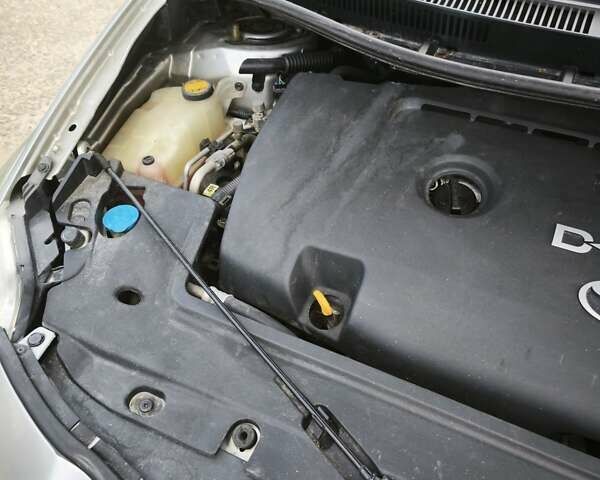 Тойота Аурис 2007 в Кропивницком (Кировограде) на Automoto.ua Серый Тойота Аурис, объемом двигателя 2 л и пробегом 300 тыс. км за 5800 $, фото 13 на Automoto.ua