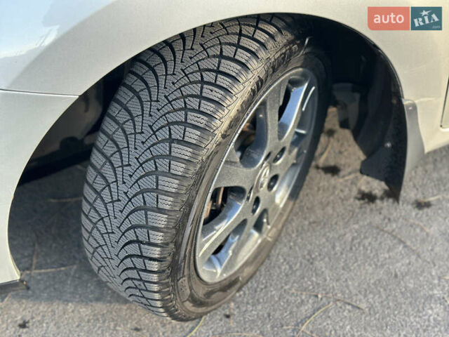 Сірий Тойота Ауріс, об'ємом двигуна 1.6 л та пробігом 155 тис. км за 7300 $, фото 16 на Automoto.ua