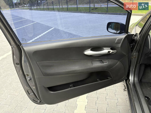 Сірий Тойота Ауріс, об'ємом двигуна 2 л та пробігом 267 тис. км за 5500 $, фото 16 на Automoto.ua