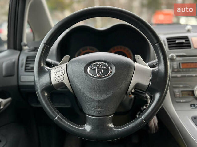 Серый Тойота Аурис, объемом двигателя 1.36 л и пробегом 264 тыс. км за 6999 $, фото 9 на Automoto.ua