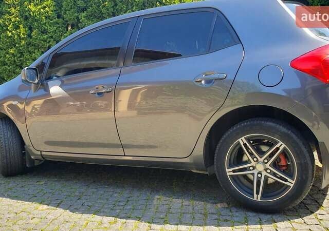 Серый Тойота Аурис, объемом двигателя 1.6 л и пробегом 209 тыс. км за 6700 $, фото 5 на Automoto.ua