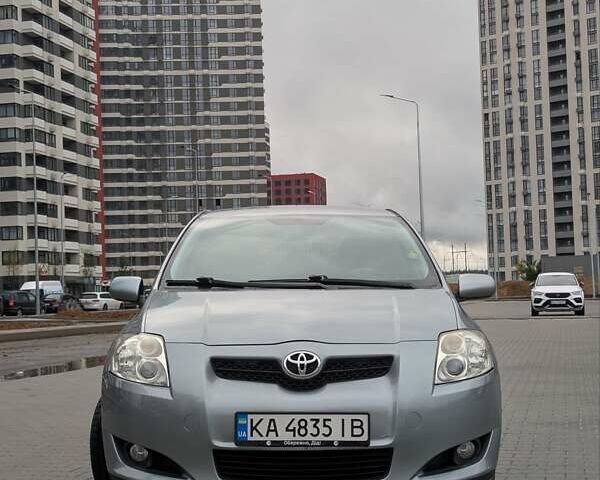 Серый Тойота Аурис, объемом двигателя 2 л и пробегом 250 тыс. км за 6900 $, фото 4 на Automoto.ua