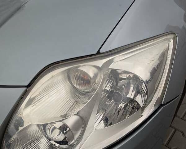 Серый Тойота Аурис, объемом двигателя 2 л и пробегом 250 тыс. км за 6900 $, фото 2 на Automoto.ua