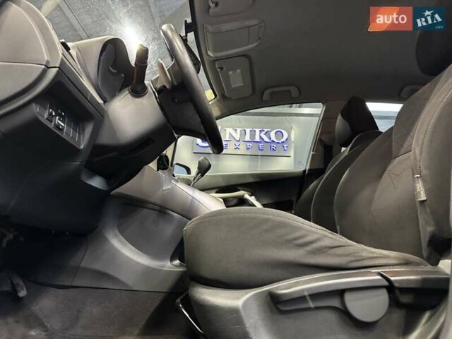 Серый Тойота Аурис, объемом двигателя 1.6 л и пробегом 210 тыс. км за 6300 $, фото 28 на Automoto.ua