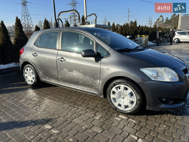 Серый Тойота Аурис, объемом двигателя 2 л и пробегом 174 тыс. км за 7000 $, фото 3 на Automoto.ua