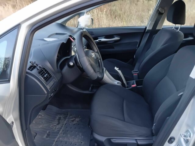 Серый Тойота Аурис, объемом двигателя 1.6 л и пробегом 158 тыс. км за 5700 $, фото 15 на Automoto.ua