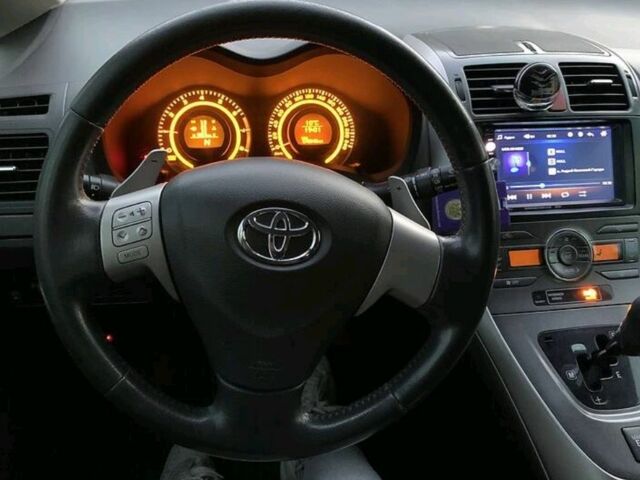 Серый Тойота Аурис, объемом двигателя 1.6 л и пробегом 214 тыс. км за 6900 $, фото 1 на Automoto.ua