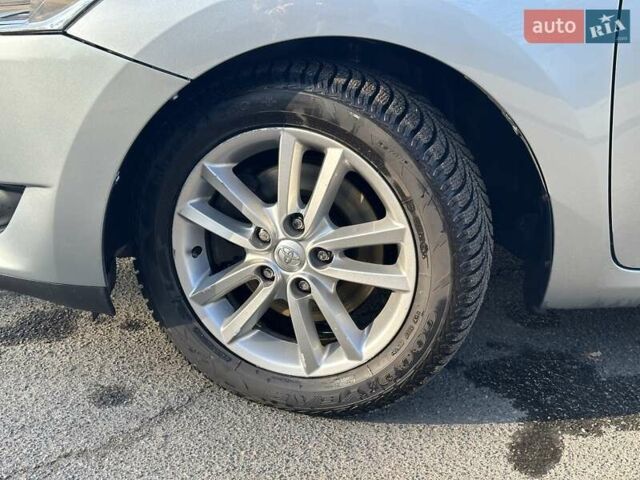 Серый Тойота Аурис, объемом двигателя 2 л и пробегом 251 тыс. км за 6390 $, фото 11 на Automoto.ua