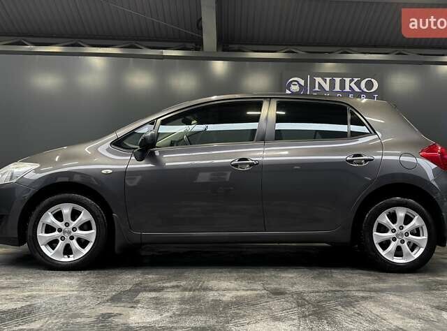 Серый Тойота Аурис, объемом двигателя 1.6 л и пробегом 210 тыс. км за 6300 $, фото 8 на Automoto.ua