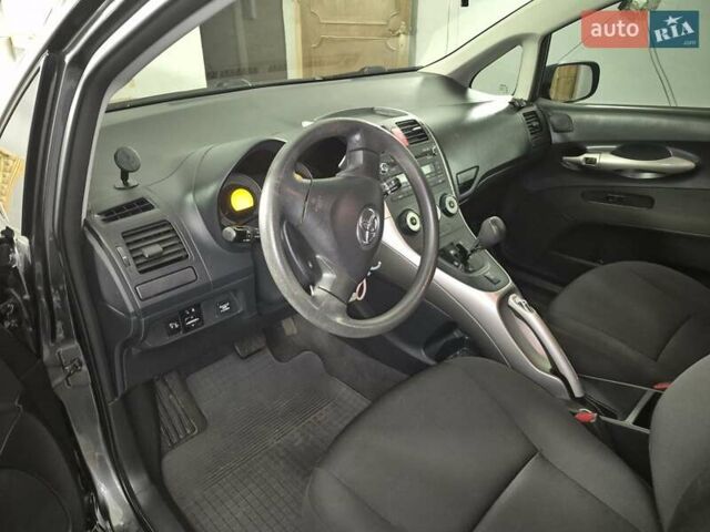 Серый Тойота Аурис, объемом двигателя 1.6 л и пробегом 184 тыс. км за 6900 $, фото 2 на Automoto.ua