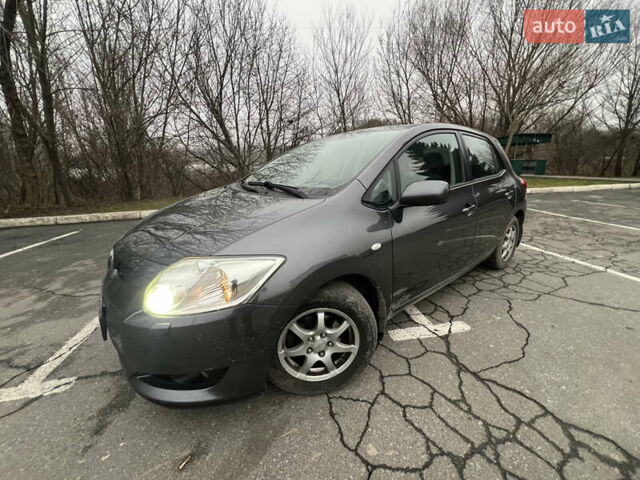 Серый Тойота Аурис, объемом двигателя 1.36 л и пробегом 282 тыс. км за 7200 $, фото 2 на Automoto.ua