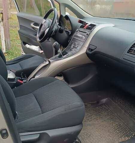 Серый Тойота Аурис, объемом двигателя 1.6 л и пробегом 183 тыс. км за 6500 $, фото 14 на Automoto.ua