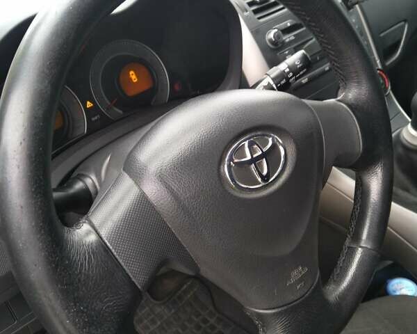 Тойота Аурис 2008 в Черновцах на Automoto.ua Серый Тойота Аурис, объемом двигателя 1.4 л и пробегом 202 тыс. км за 6300 $, фото 29 на Automoto.ua