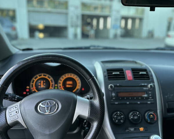 Сірий Тойота Ауріс, об'ємом двигуна 1.6 л та пробігом 242 тис. км за 6500 $, фото 14 на Automoto.ua