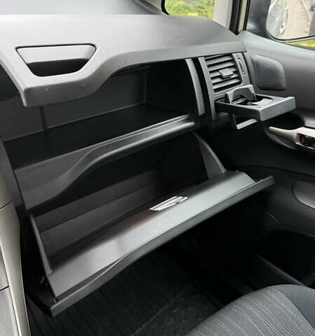 Серый Тойота Аурис, объемом двигателя 1.6 л и пробегом 99 тыс. км за 7100 $, фото 12 на Automoto.ua