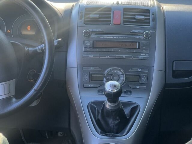 Серый Тойота Аурис, объемом двигателя 1.6 л и пробегом 268 тыс. км за 5800 $, фото 20 на Automoto.ua