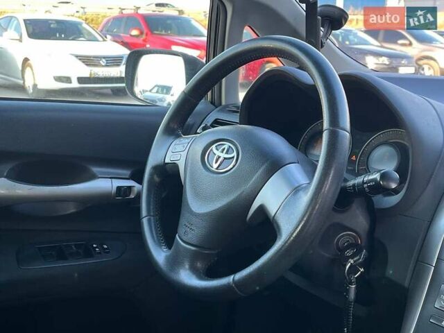 Серый Тойота Аурис, объемом двигателя 2 л и пробегом 176 тыс. км за 6500 $, фото 6 на Automoto.ua