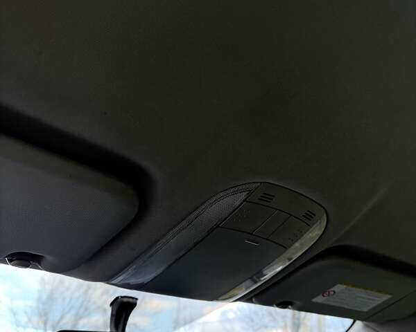 Сірий Тойота Ауріс, об'ємом двигуна 1.4 л та пробігом 260 тис. км за 6500 $, фото 5 на Automoto.ua