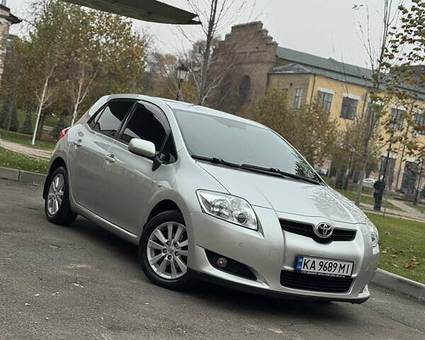 Серый Тойота Аурис, объемом двигателя 1.6 л и пробегом 200 тыс. км за 6499 $, фото 2 на Automoto.ua