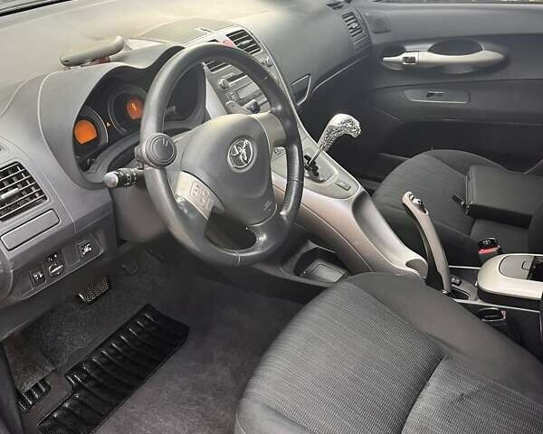 Серый Тойота Аурис, объемом двигателя 1.6 л и пробегом 178 тыс. км за 7200 $, фото 6 на Automoto.ua