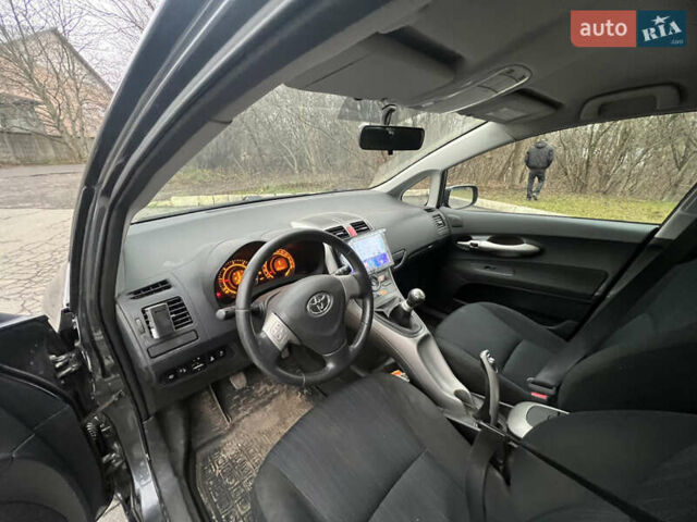 Серый Тойота Аурис, объемом двигателя 1.36 л и пробегом 282 тыс. км за 7200 $, фото 9 на Automoto.ua