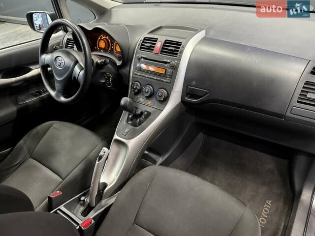 Серый Тойота Аурис, объемом двигателя 1.6 л и пробегом 210 тыс. км за 6300 $, фото 26 на Automoto.ua