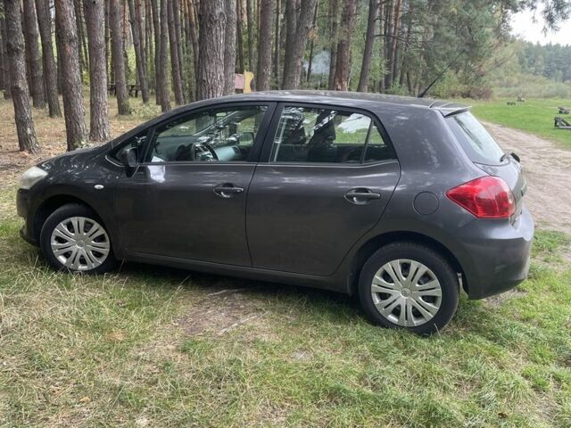 Серый Тойота Аурис, объемом двигателя 1.6 л и пробегом 236 тыс. км за 6600 $, фото 6 на Automoto.ua
