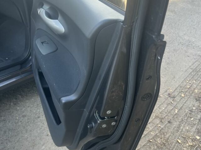 Серый Тойота Аурис, объемом двигателя 1.6 л и пробегом 268 тыс. км за 5800 $, фото 12 на Automoto.ua