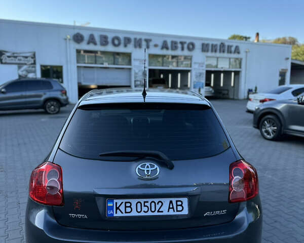 Сірий Тойота Ауріс, об'ємом двигуна 1.6 л та пробігом 242 тис. км за 6500 $, фото 1 на Automoto.ua