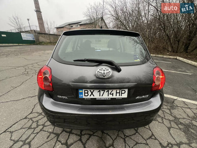 Серый Тойота Аурис, объемом двигателя 1.36 л и пробегом 282 тыс. км за 7200 $, фото 4 на Automoto.ua