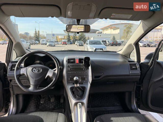 Серый Тойота Аурис, объемом двигателя 1.6 л и пробегом 144 тыс. км за 7800 $, фото 13 на Automoto.ua