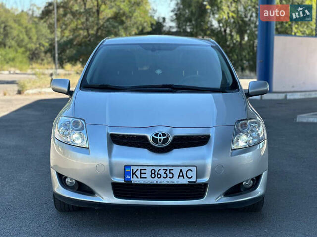 Серый Тойота Аурис, объемом двигателя 1.6 л и пробегом 170 тыс. км за 7999 $, фото 4 на Automoto.ua