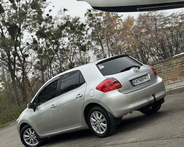 Серый Тойота Аурис, объемом двигателя 1.6 л и пробегом 200 тыс. км за 6499 $, фото 4 на Automoto.ua