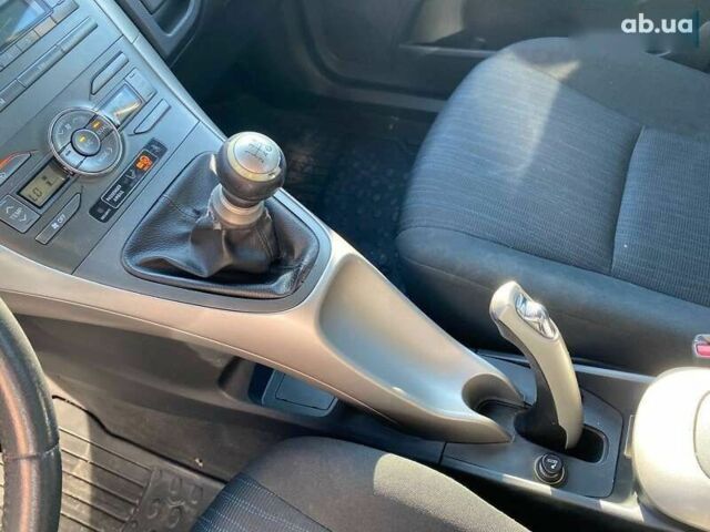 Серый Тойота Аурис, объемом двигателя 1.4 л и пробегом 268 тыс. км за 5800 $, фото 13 на Automoto.ua